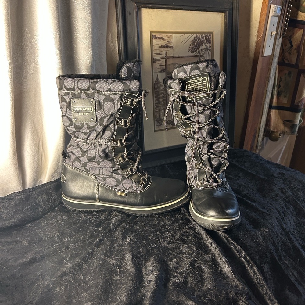 Coach ‘Shaine’ women’s winter boots size 8 1/2 - Picture 2 of 8
